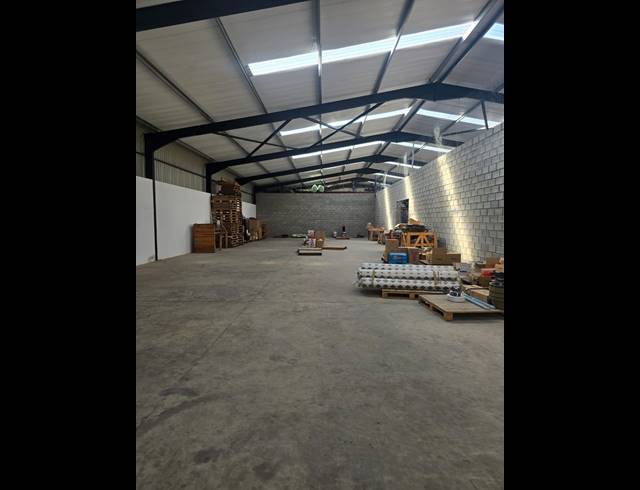 600M² WAREHOUSE TO LET IN MEISIES HALT